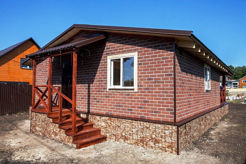 Пример здания с фасадной плиткой HAUBERK