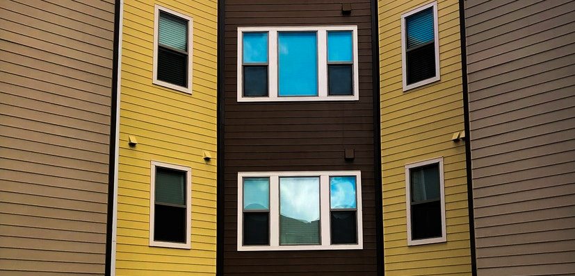 Отделка фасада дома виниловым сайдингом